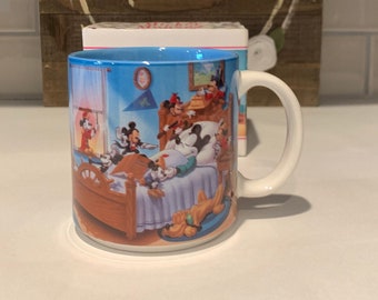 Taza de Mickey Mouse "A través de los años", fabricada en Japón