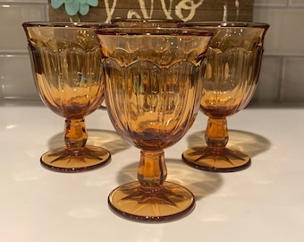Noritake Provincial Amber Water Goblet | | Amber Noritake Drinkglazen | Amber glazen tafel decor