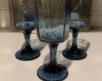 Kobaltblaue Wasserkelche