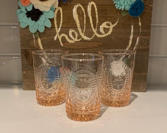 Vasos para jugo Anthropologie color rosa ruborizado - Juego de 3