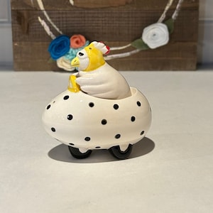 Chicken Salt & Pepper Shakers | Chicken Riding Egg Shakers | Collectable Shakers | Vintage Shakers |
