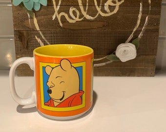 くまのプーさんマグカップ、プーさんとハニーポット、両面プリント、白