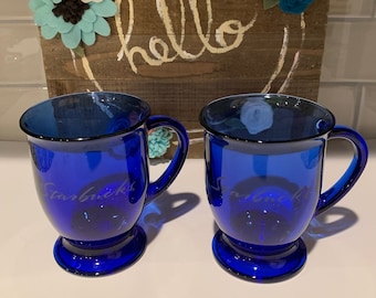 Kobaltowe niebieskie kubki do kawy Starbucks Glass Pedestal firmy Anchor Hocking | Kobaltowe niebieskie szklane kubki do kawy z uchwytem