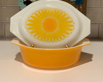 Pyrex 1.5 Quart Orange Sunflower Casserole Dish with Lid