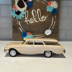 Hubley 1962 Ford Country Station Wagon Dealer Promo 1:25 Scale Model Car | Collectable Hubley Model Car