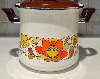 Country Flower Stock Pot by Sanko Ware | Vintage Cookware | Vintage Kitchen Decor | Stew Pot | Retro Stock Pot