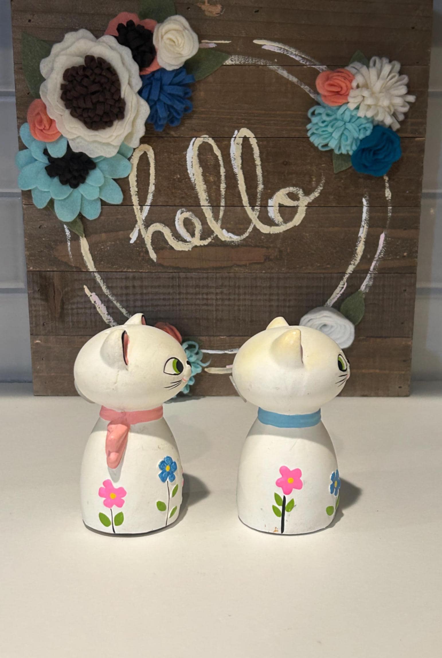 Rare Holt Howard Cozy Kittens With Pink & Blue Flowers Shaker Set