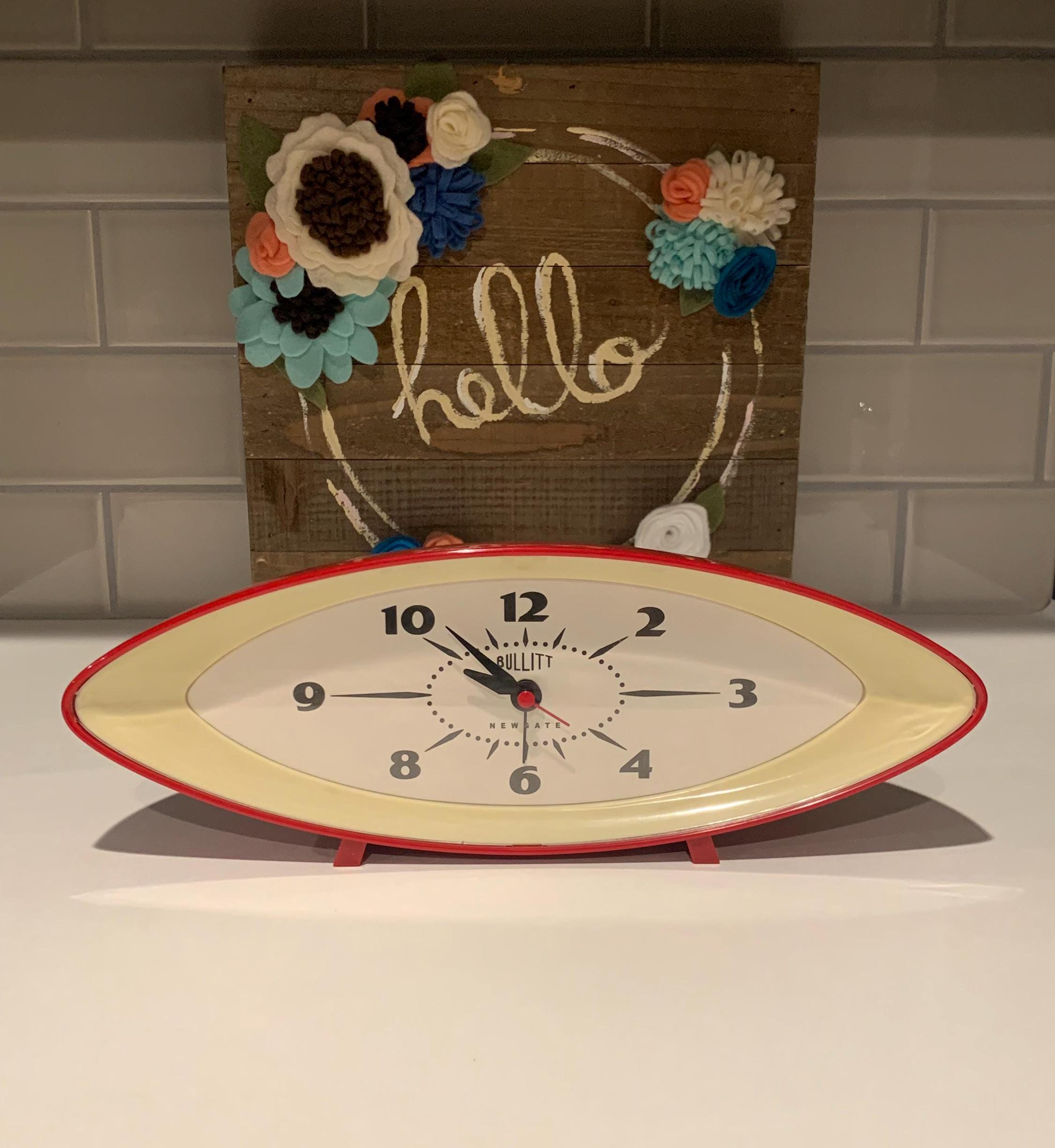 Newgate Bullitt 目覚まし時計 | 赤い目覚まし時計 | 新築祝いのギフト