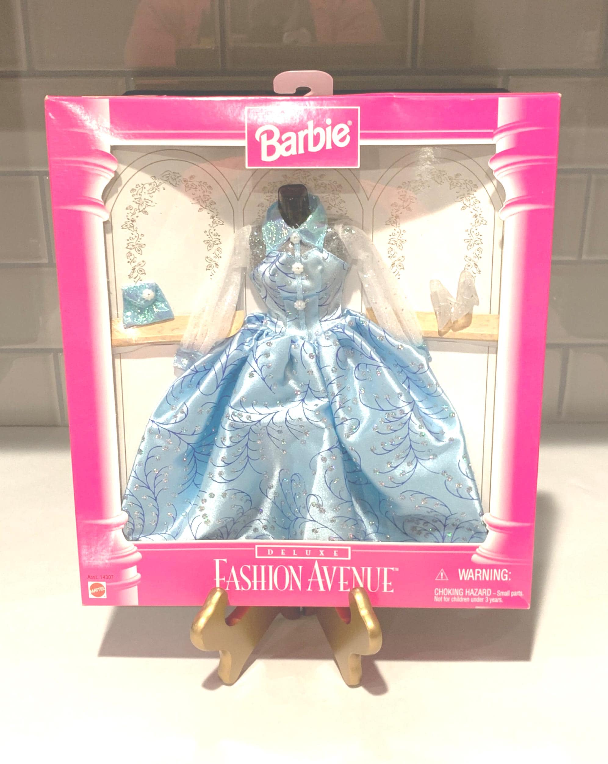 barbie fashion dresses Barbie 3 Outfit Fashion Set Dresses Blue, Pink, White 2009 Mattel #R4254 NEW