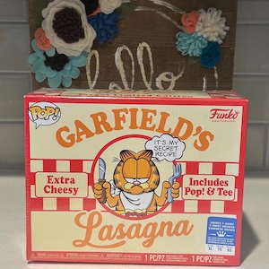 Garfield’s Lasagna Funko Pop | Collectable Garfield Funko Pop and T-Shirt | Garfield Lover Gift