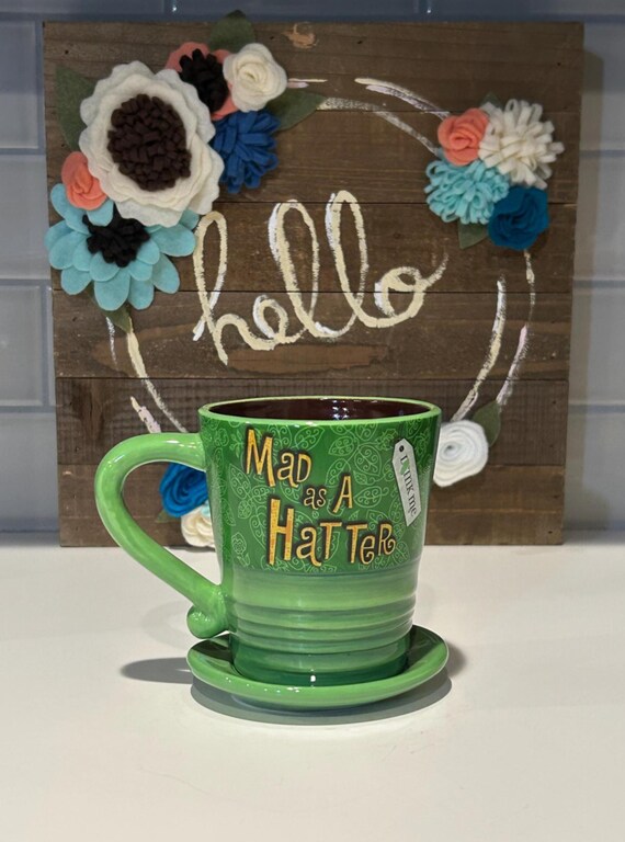 Alice In Wonderland Mad As A Hatter Drink Me 10/6 3D Figural Hat Mug Disney