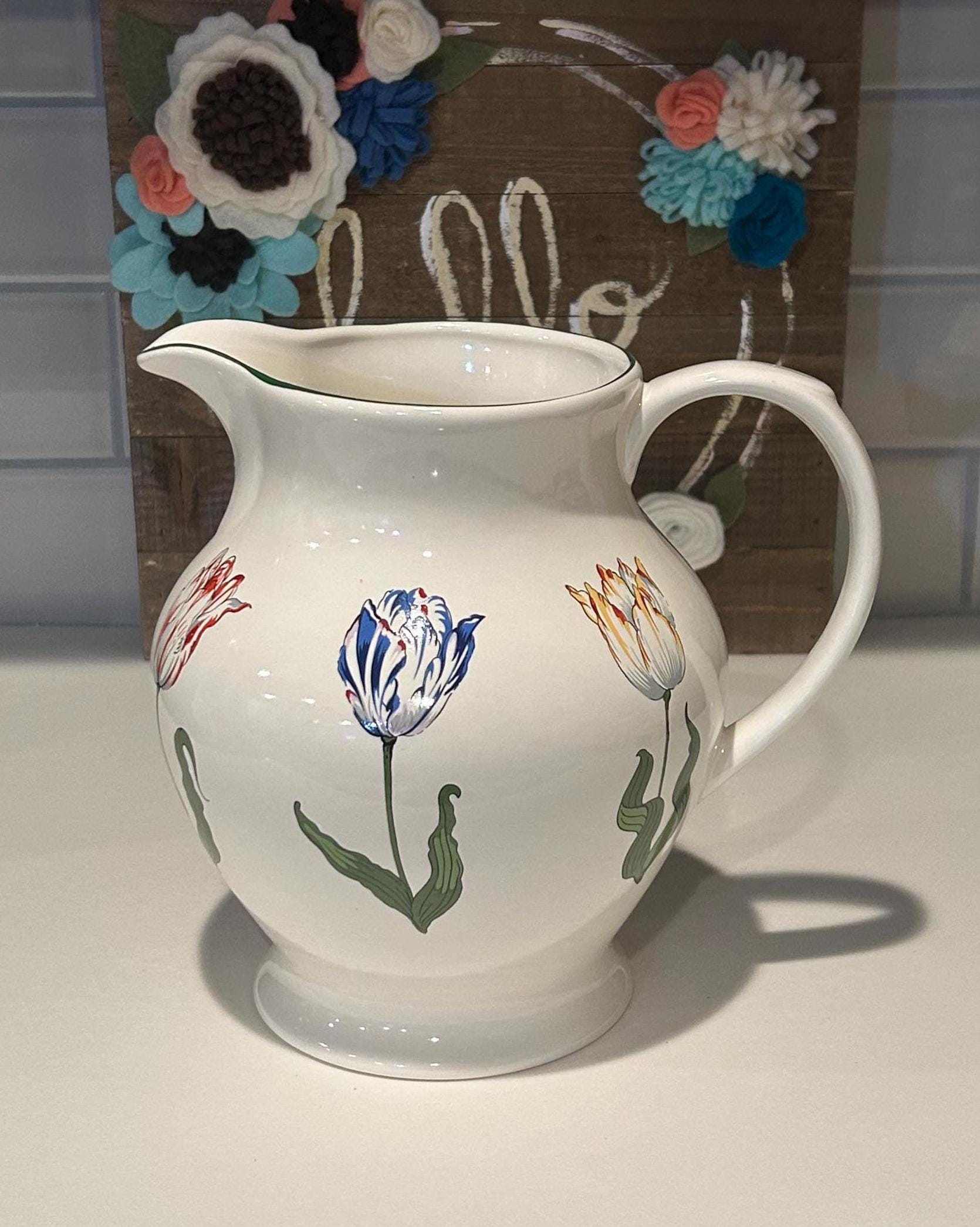 Tiffany & Co. 花瓶 Tiffany Tulips 8 Inch Colorful Tulip Vase or Pitcher by Tiffany