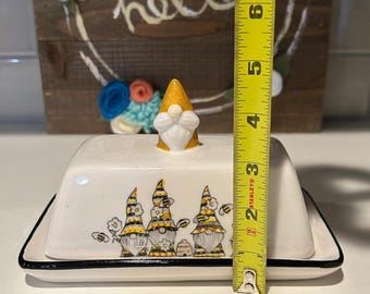 ノーム型セラミックバターディッシュ - Heartland Hive Kitchen Decor