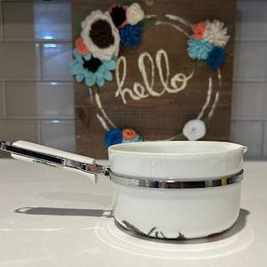 Casserole classique française Frugier en aluminite aux fraises | Décoration de cuisine aux fraises | Batterie de cuisine aux fraises