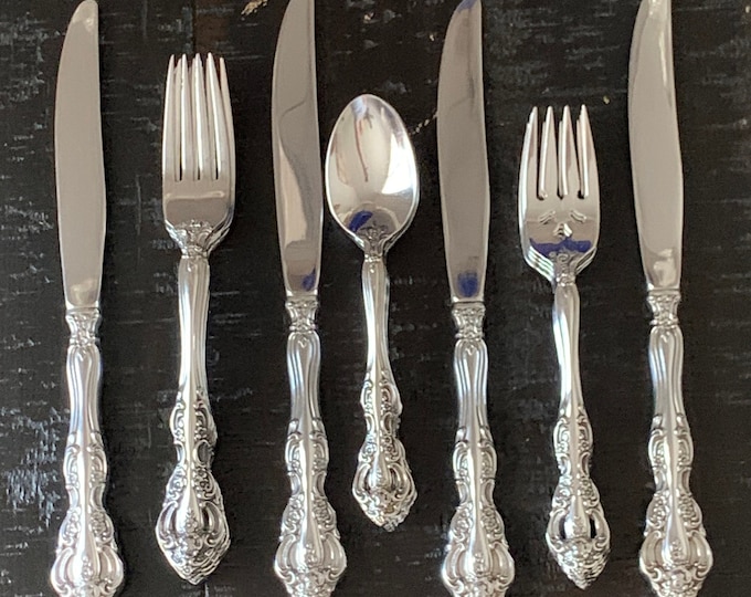 Oneida Heirloom Michelangelo Stainless Spoon Set of 6 Spoons 3 Soup Spoons 2 Teaspoons 1 Pierced