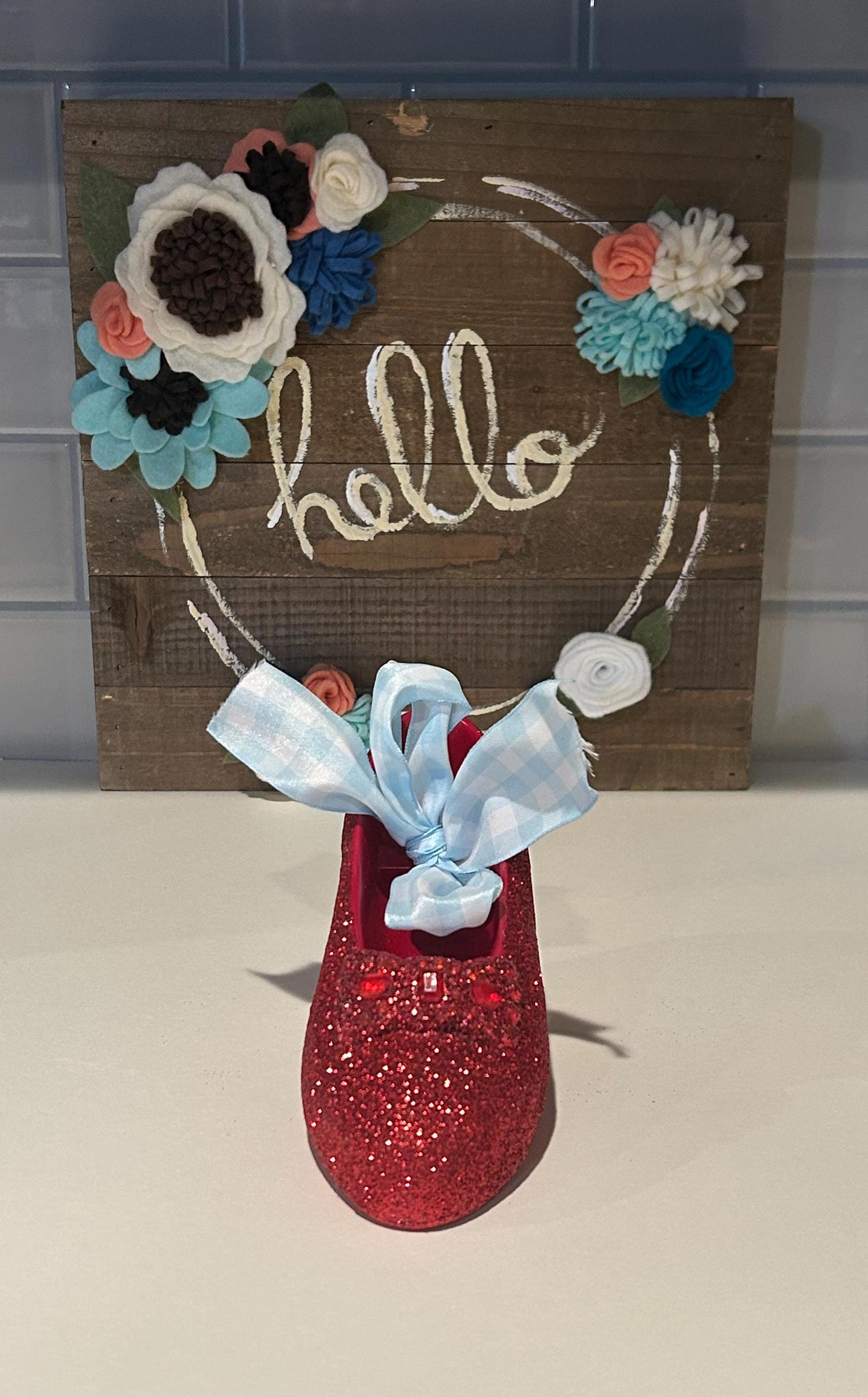 Wizard of Oz Ruby Slipper | Red Sparkly Shoe Fossil Watch  display picture 3