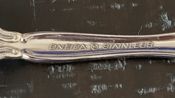 Oneida MICHELANGELO Heirloom Cube Stainless Steel-service for Four