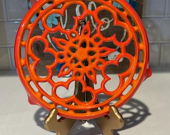 Cousances Le Creuset 8” Flame Orange Enamel Round Cast Trivet France – Ornate Kitchen Accessory / Decor