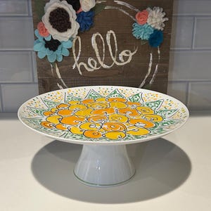 Gloria Vanderbilt Forever Thine Cake Stand | Yellow and Orange Floral Cake Plate | Cake Display