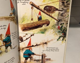 洋書 Secrets of the Gnomes - Rien Poortvliet Secrets of the Gnomes by RIEN POORTVLIET (1984-10-12): Books