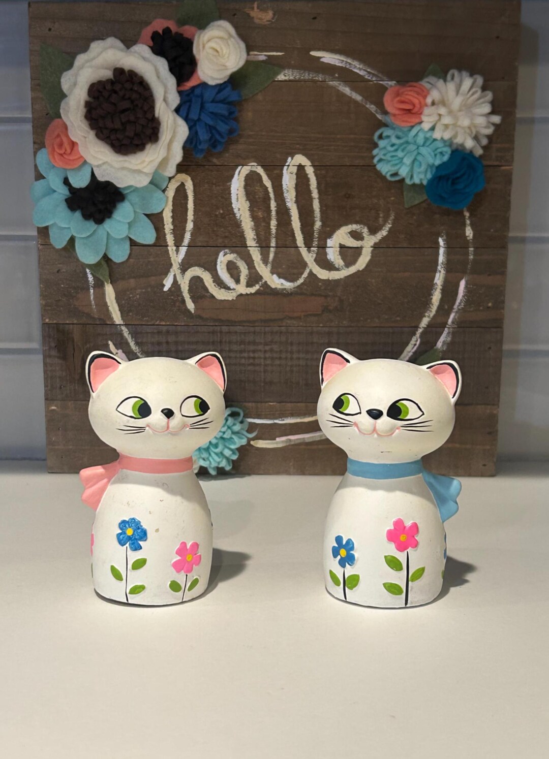 Rare Holt Howard Cozy Kittens With Pink & Blue Flowers Shaker Set