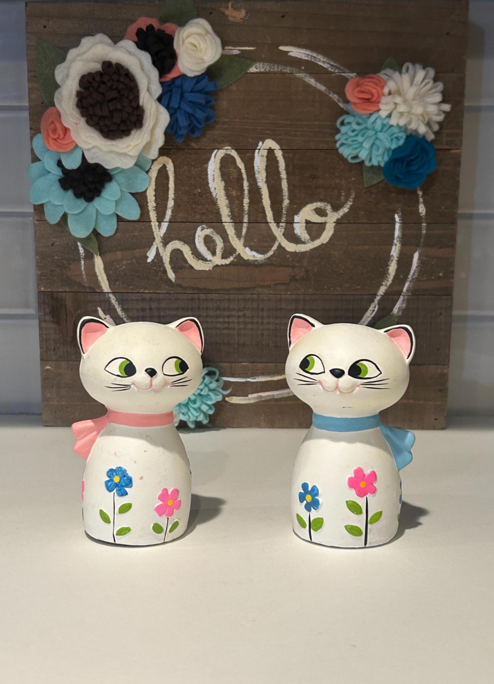 Rare Holt Howard Cozy Kittens With Pink & Blue Flowers Shaker Set