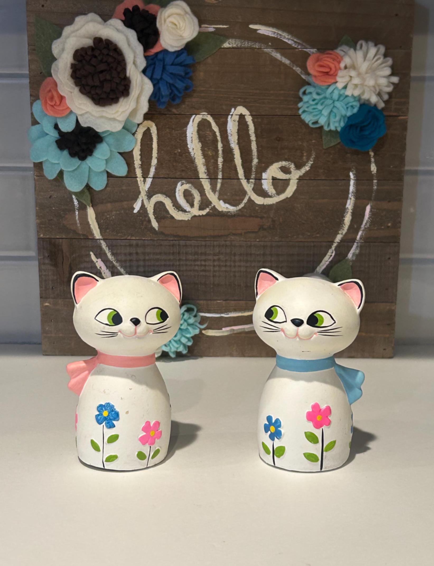 ▶︎import/hwaraさまantique linePETテープセット♡ Rare Holt Howard Cozy Kittens With Pink & Blue Flowers Shaker Set