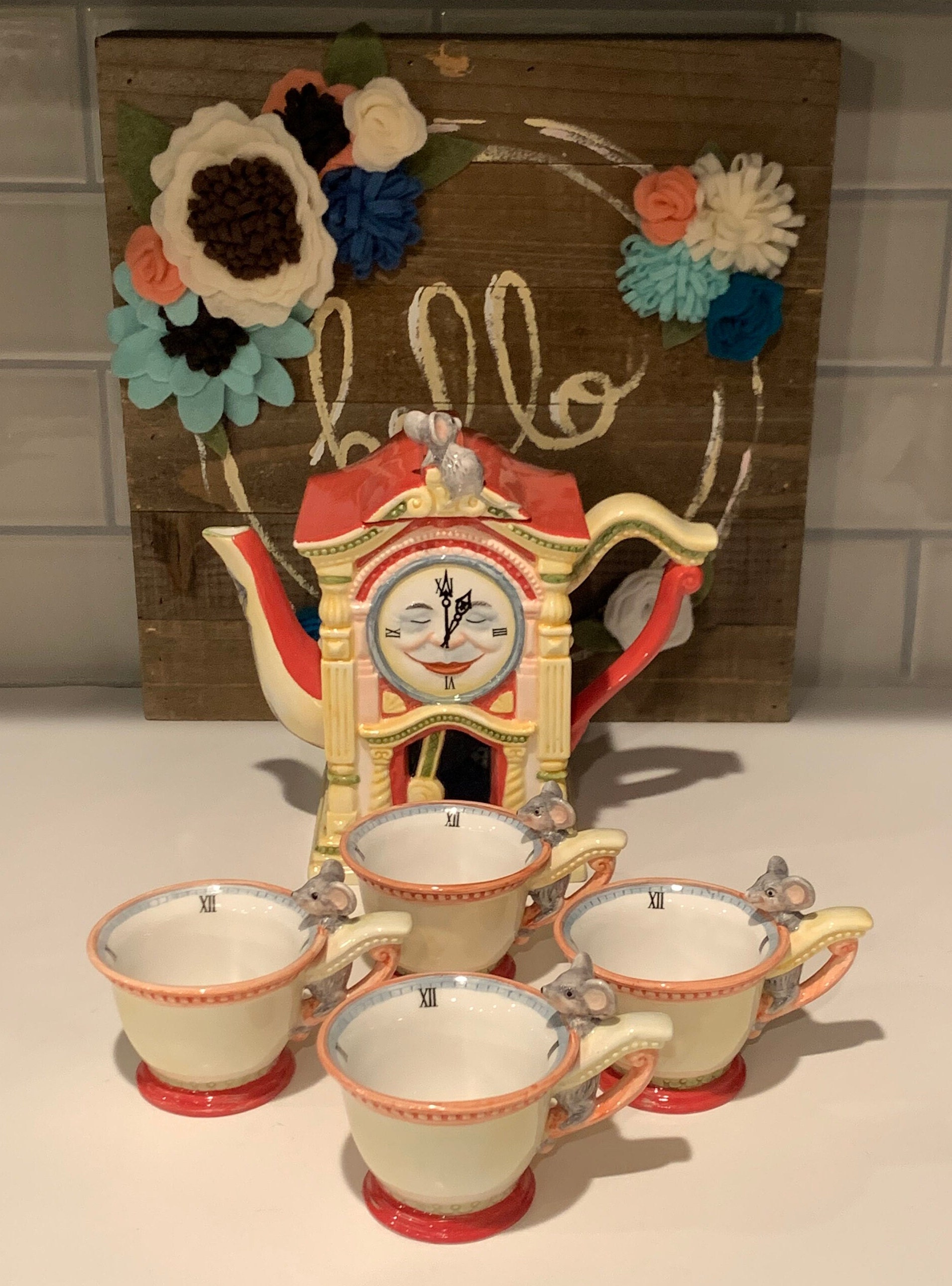 Department 56 Sweet Hickory Dickory Dock Mouse Teapot and Teacups