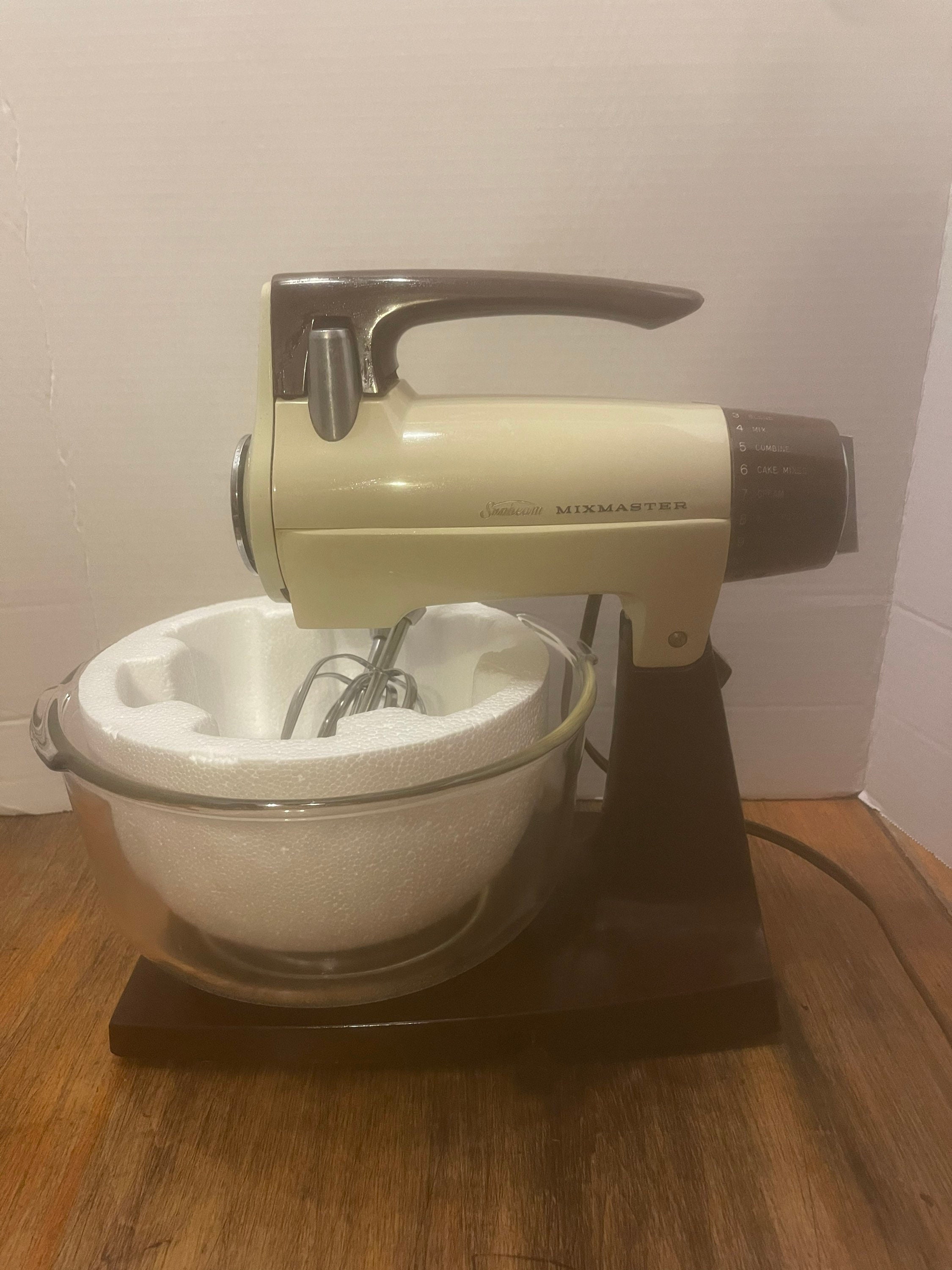 Vintage Electric Stand Mixer / Sunbeam Mixmaster / 5 Speeds With Burst of  Power / Large Mixing Bowl / Almond / Retro Kitchenware, Cookware 