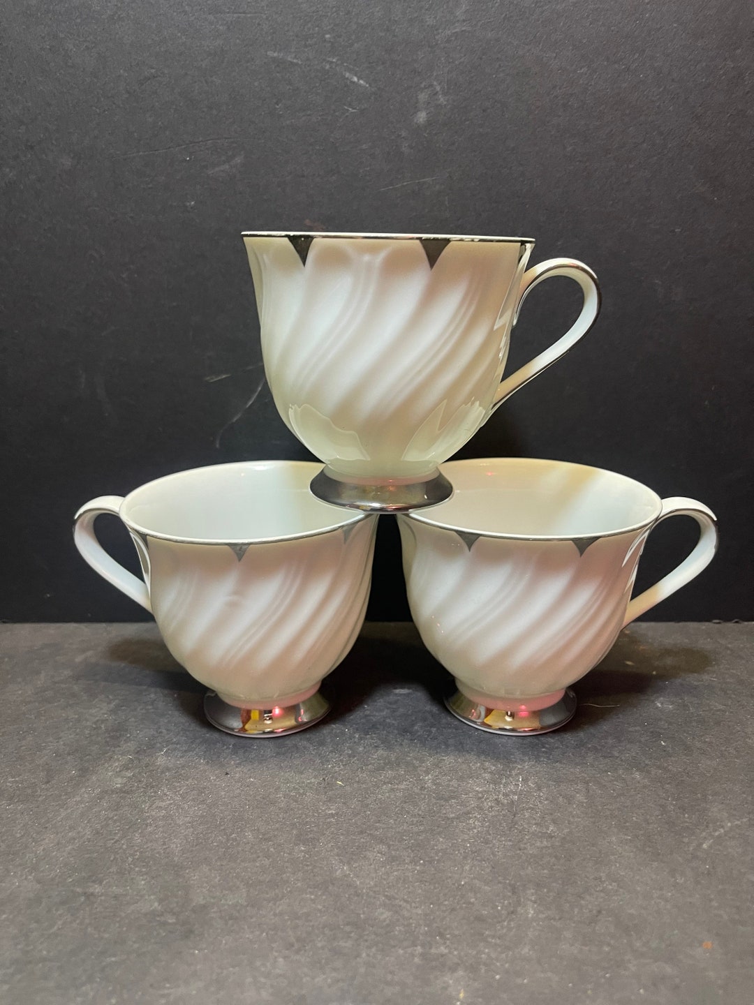 Harmony House Fine China 3512 Heirloom Japan White W/ Platinum Trim Set