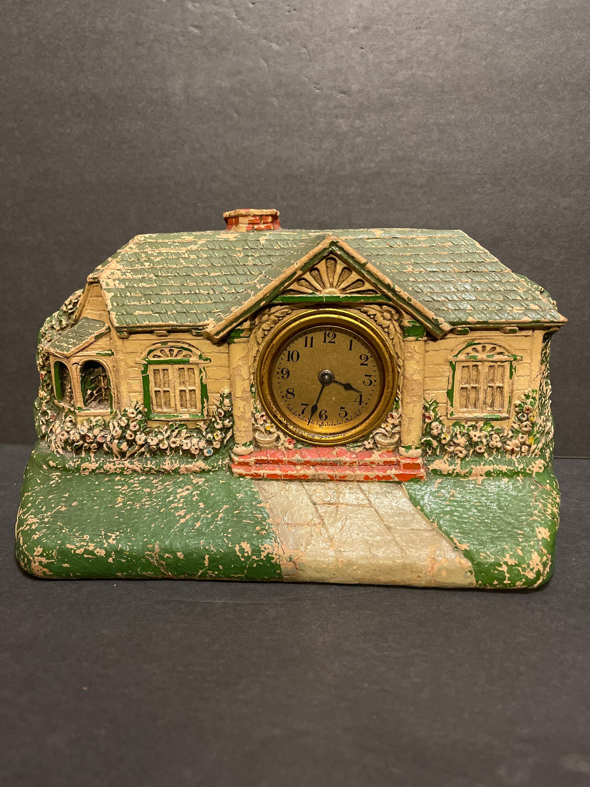 Vintage Bungalow House Shaped Clock par Deluxe / Lux Clock Etsy