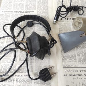 Microfone e fones de ouvido soviéticos