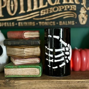 Skeleton Hand Ceramic Oil Burner: Spooky Halloween Aroma Lamp