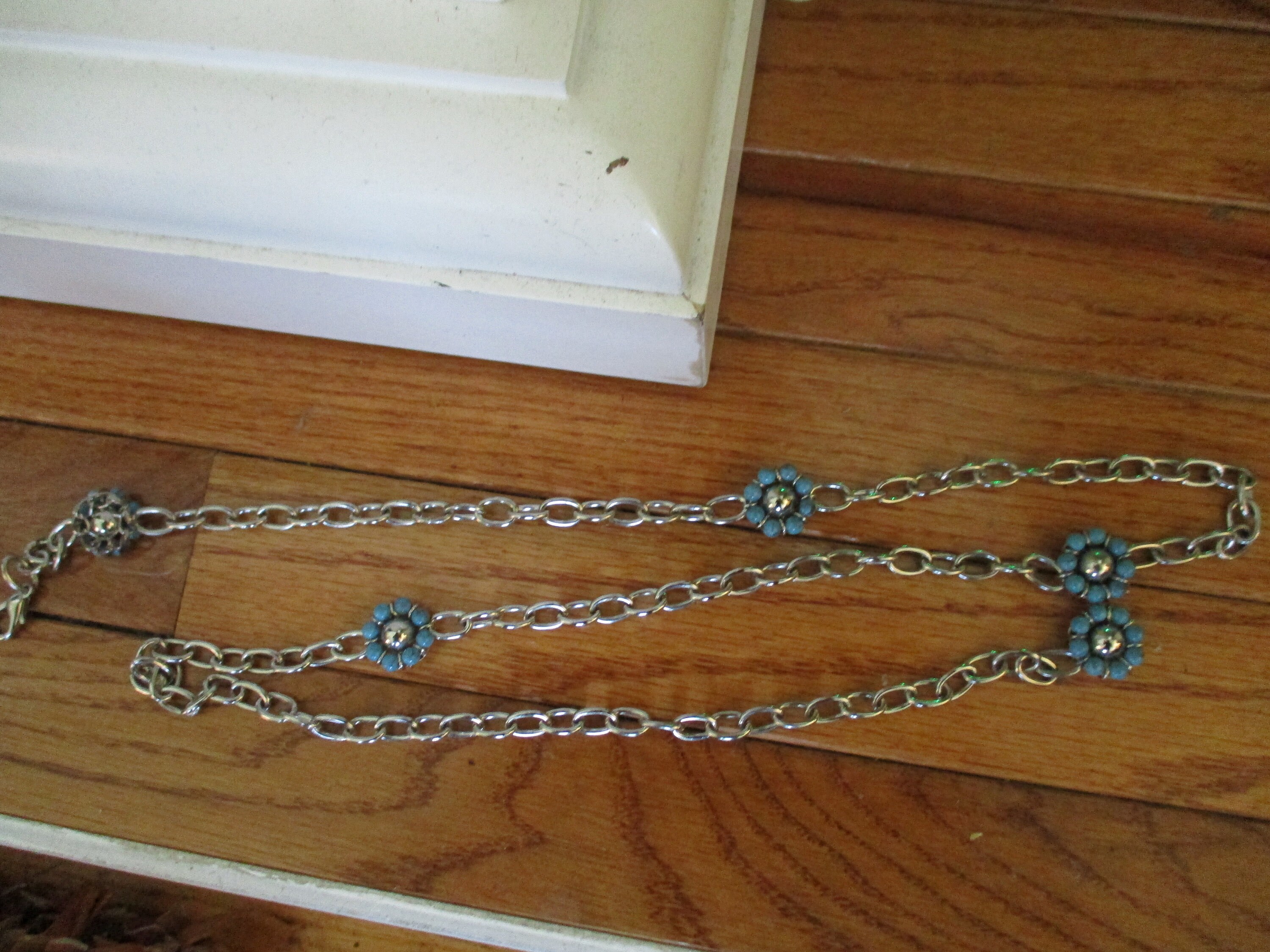 Vintage Silver Chain Link Belt With Turquoise Bead Accent  display picture 1
