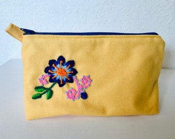 QILLU-  knitting accessories bag, small zippered pouch, cosmetic bag, travel bag, gift for crocheters and embroiderers