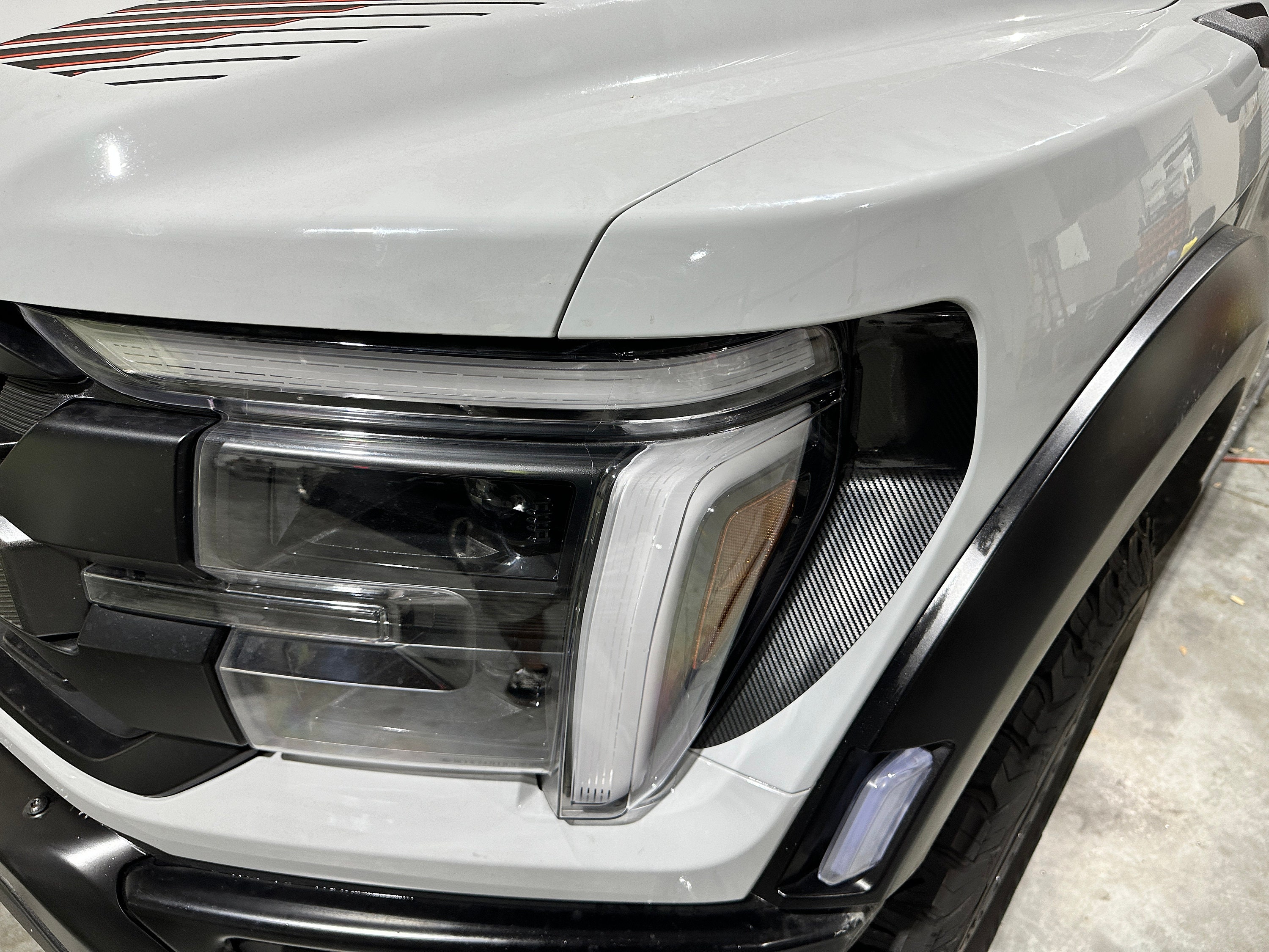 Emblemas "Pie De Plomo" Negros Y Grises Brillantes Para Ford F150 2021-2022 - Delantero Y Trasero