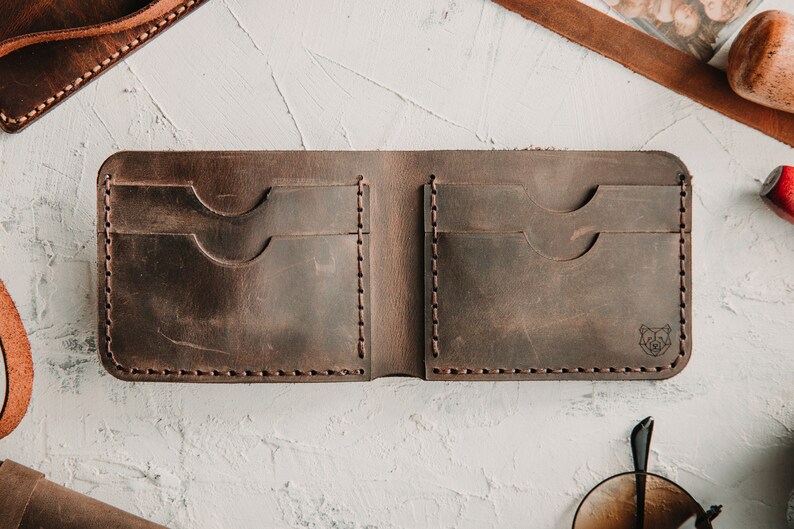 Cartera marrón oscuro de cuero para hombre / Cartera plegable delgada personalizada para hombres / Regalo grabado para marido novio / Propuesta de padrino / Regalos imagen 6