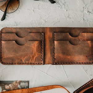 Cartera de canela de cuero para hombre personalizada / Cartera plegable delgada grabada para hombres / Regalo para marido novio / Propuesta de padrino / Regalos