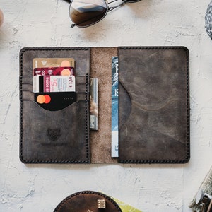 Portafoglio porta passaporto in pelle / Portafoglio da viaggio personalizzato / Porta carte incisi / Pochette bifold in pelle / Portafoglio lungo sottile per donna uomo