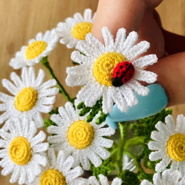 Digital crochet pattern Chamomile flower and ladybug