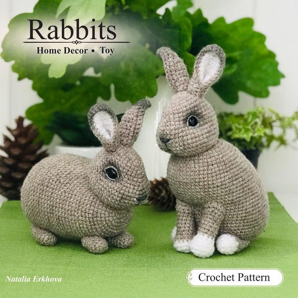Padrão de crochê de coelho em PDF – Dois coelhinhos amigurumi, sentado e deitado, decoração para casa (em inglês)