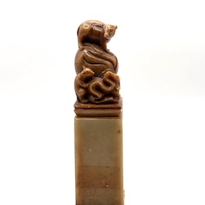 Timbro cinese realizzato con iniziali di lontra con motivo animale in pietra naturale Timbro con sigillo DK timbro con firma asiatica vintage