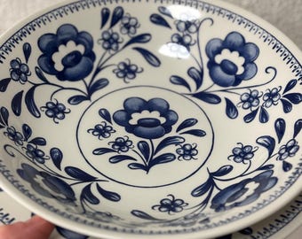 Set Churchill Staffordshire England salad bowl and plate platter stoneware vintage tableware blue white onion pattern stoneware