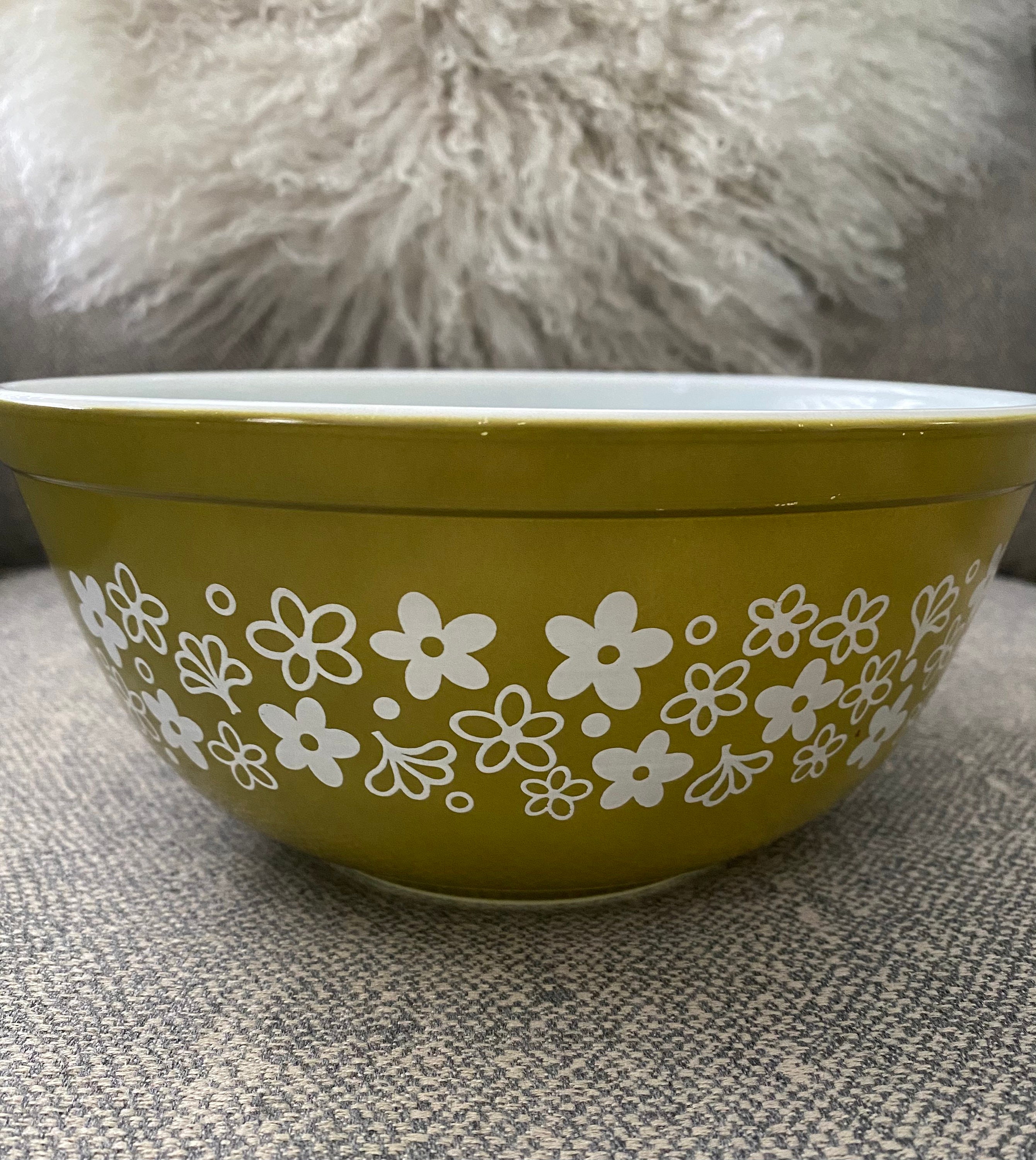 1970s Pyrex Crazy Daisy bowl Etsy