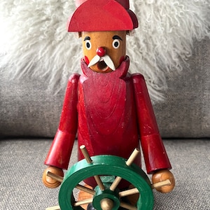Wooden sailor
