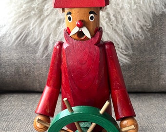Wooden sailor
