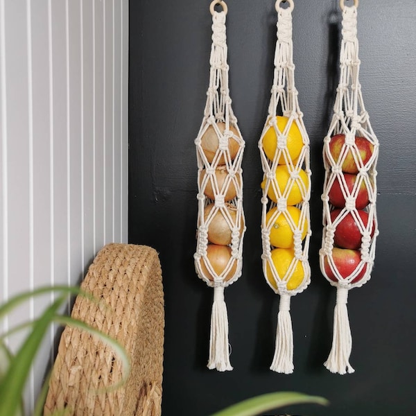 Fruit and vegetable bag hanging dispenser in Macramé