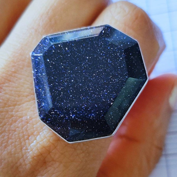 Anillo de plata con aventurina azul