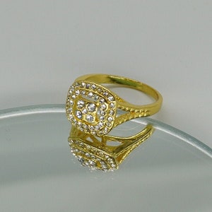 Ring Gold Squares / Squares Iced Out, filigree ladies&#39; ring, shiny gold-plated metal alloy with rhinestones, glittering