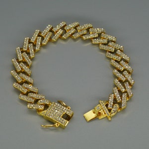 Bracciale in oro con maglie cubane a griffe, placcato oro lucido e scintillante